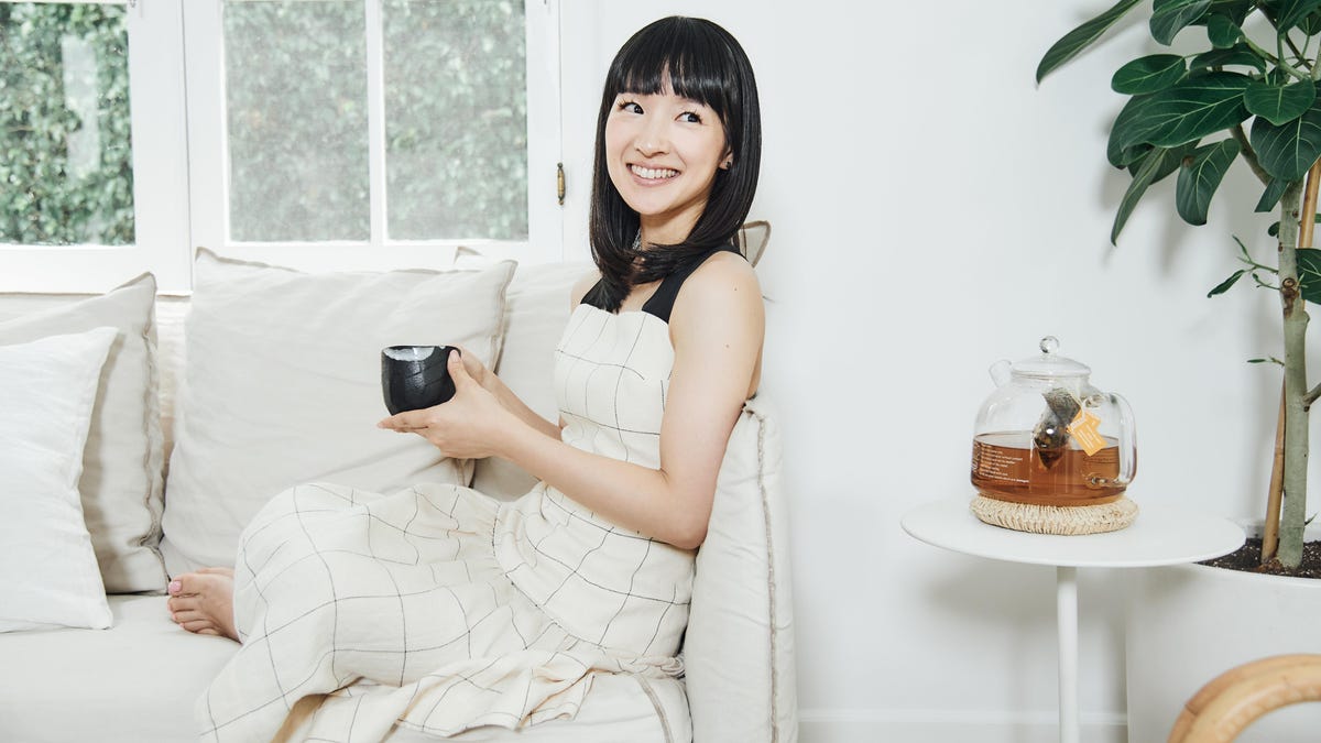 Marie Kondo 'Gives Up' on Tidying, Prompting Twitter to Devolve Into ...