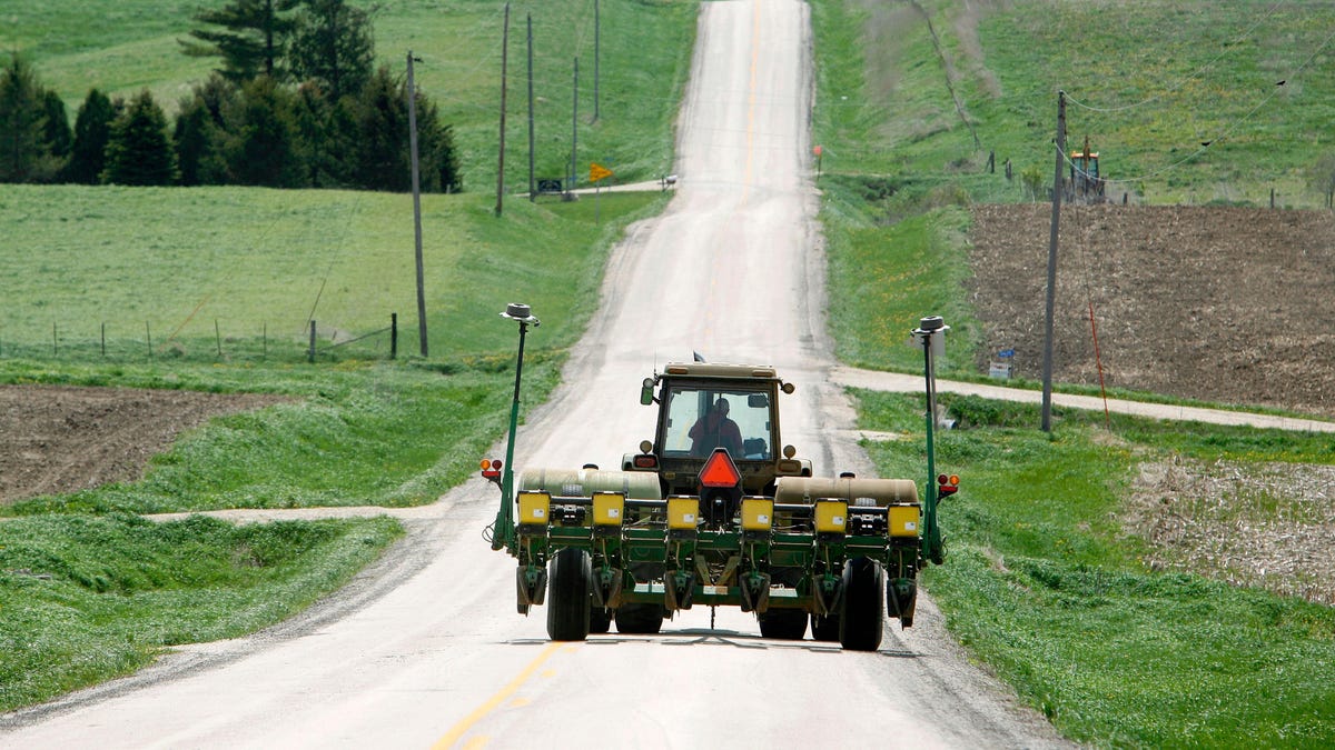 John Deere guadagna 6 miliardi di dollari dopo aver combattuto contro l’Unione