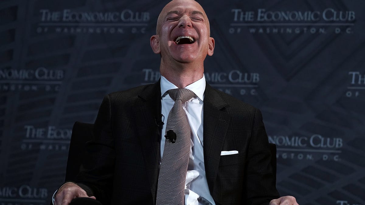 Jeff Bezos Is Sending His Girlfriend to Space as Amazon Plans to Lay Off 10,000 ..