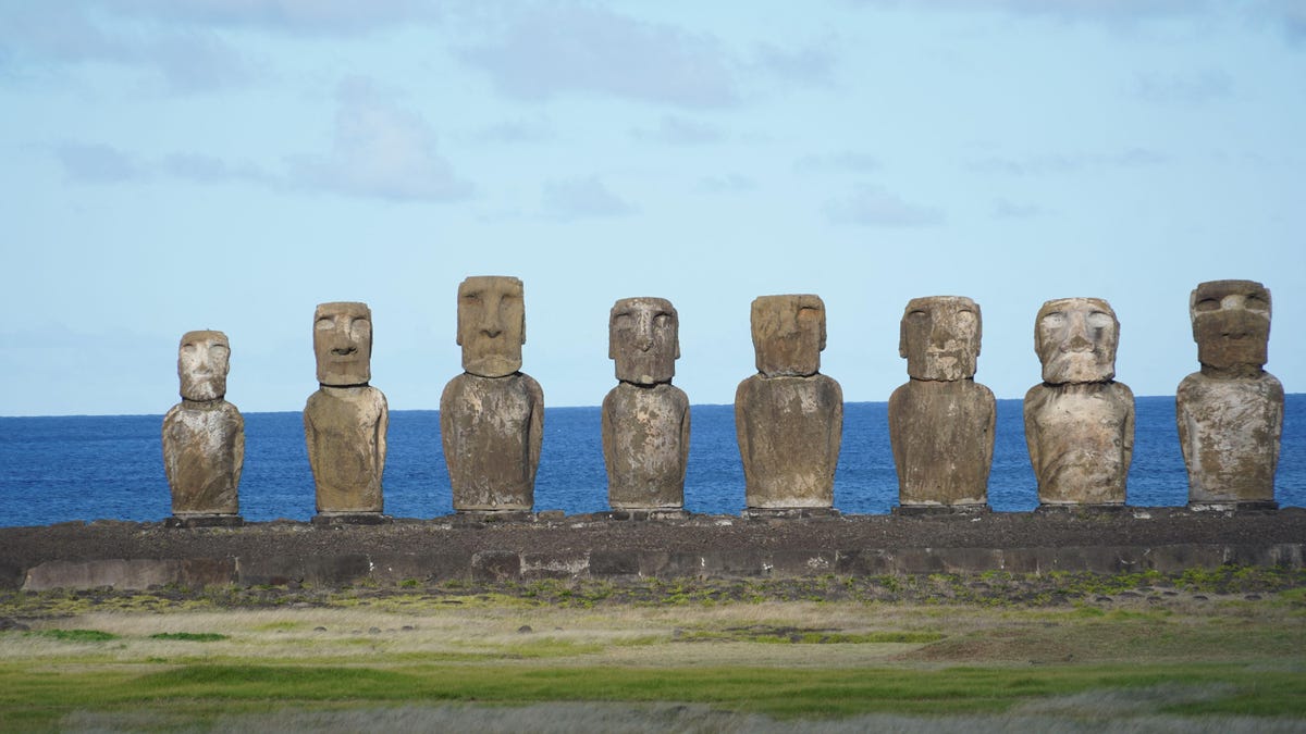 Easter Island Statues Damaged in Fire Possibly Set by Humans - Techno ...