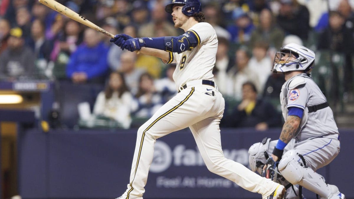 Tellez has 2 homers, Yelich hits 1 in Brewers' 11-2 win