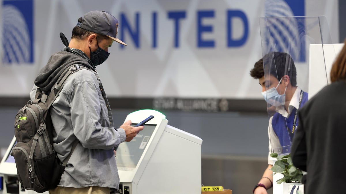 Der CEO von United Airlines ist bereit, Kunden, die nicht ohne Maskenpflicht fliegen wollen, eine Rückerstattung zu gewähren