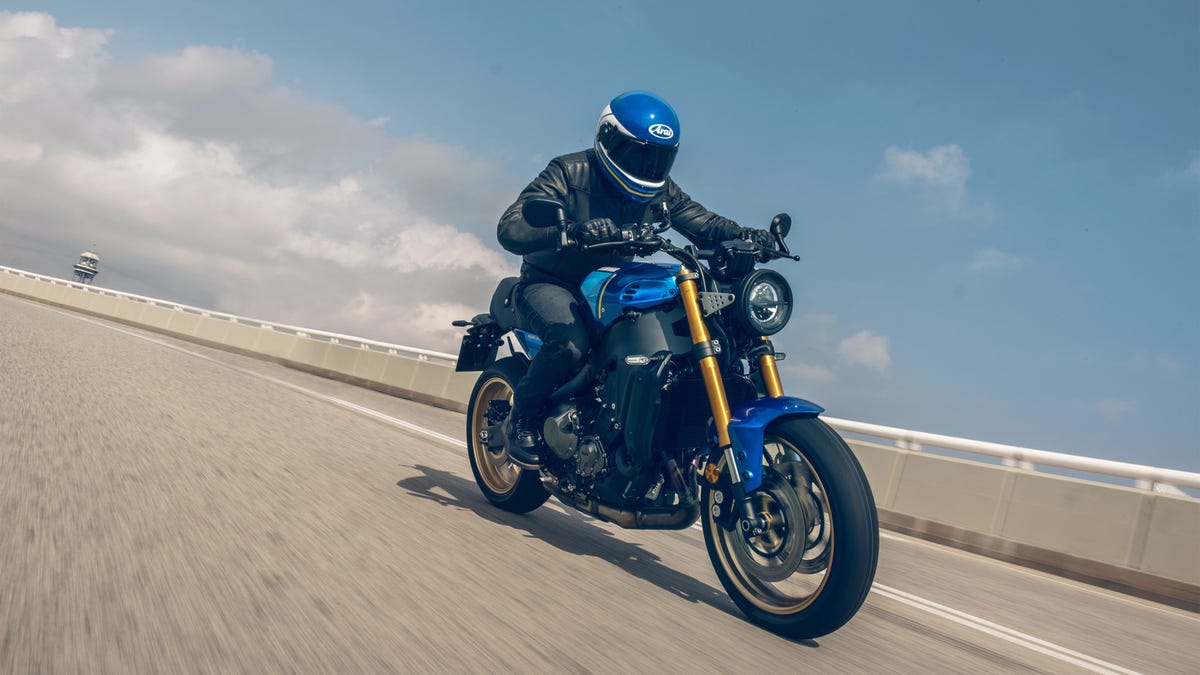 Die Yamaha XSR900 aus dem Jahr 2022 beweist, dass Motorräder nach wie vor das Lächeln pro Euro gewinnen
