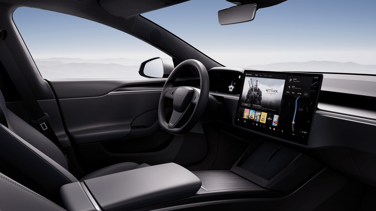 Tesla Brings Back 'Boring' Round Steering Wheel Elon Nixed