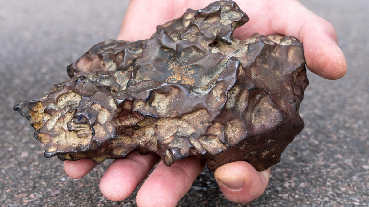 How to Tell If the Rock You Found Is a Meteorite - Lifehacker