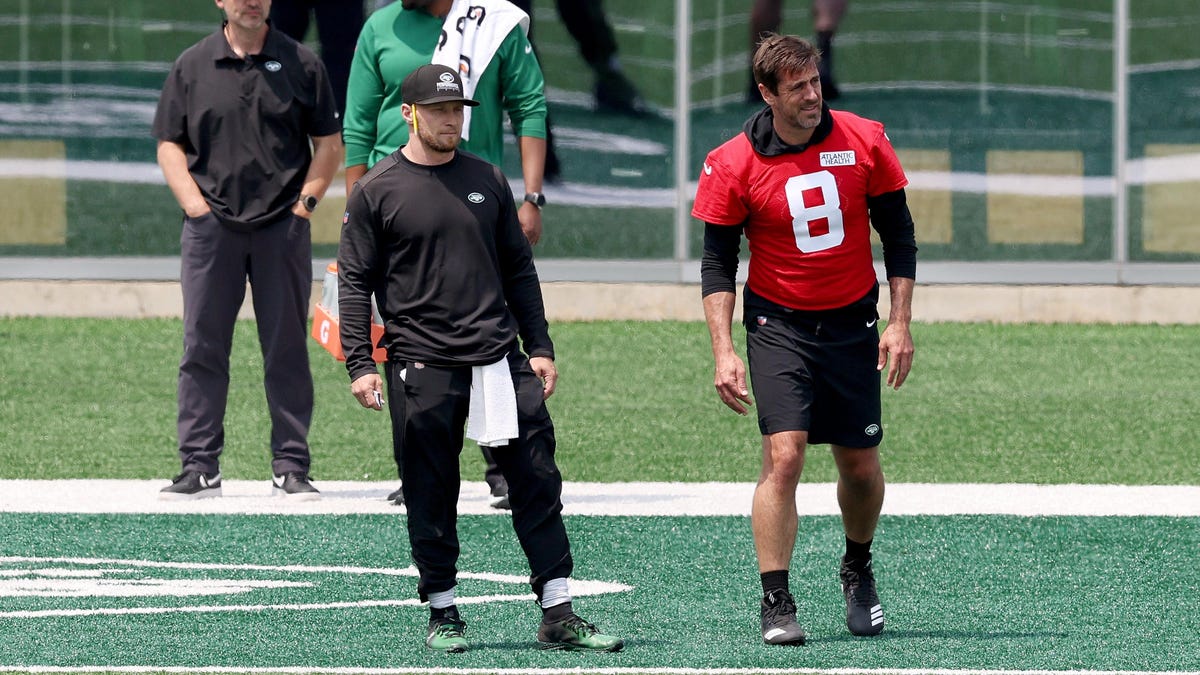 Aaron Rodgers is already hurt after New York Jets OTA warmups