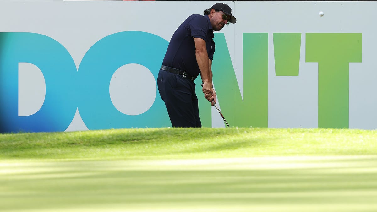 Phil Mickelson tries to justify joining LIV tour (again), fails (again)