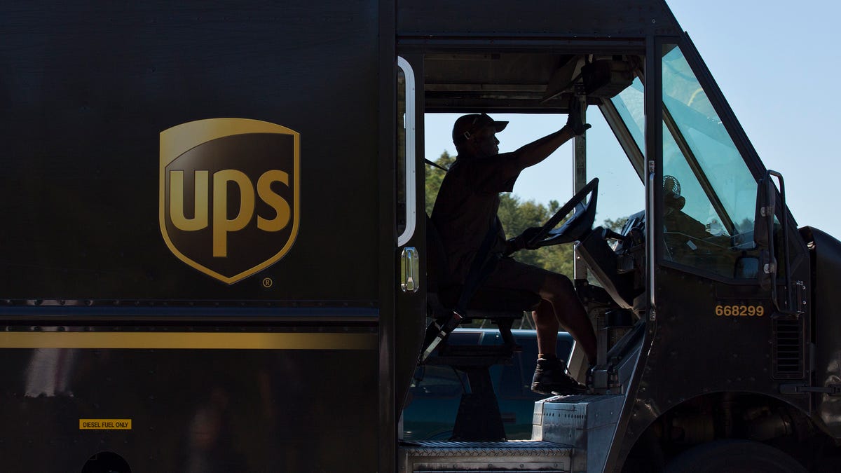 How does UPS live tracking work?