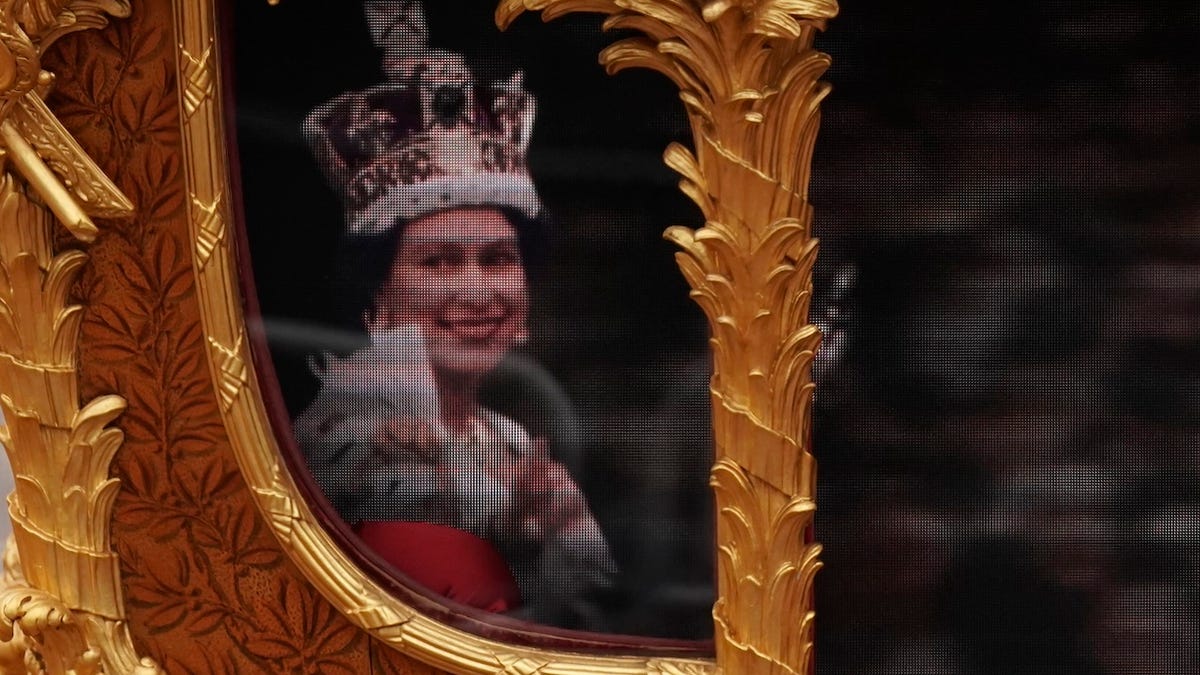 ¿Fue el paseo en carruaje virtual de la reina un holograma real?