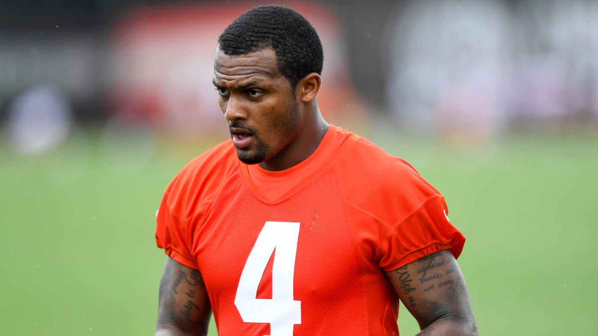 Deshaun Watson made appointments with how many different massage therapists?