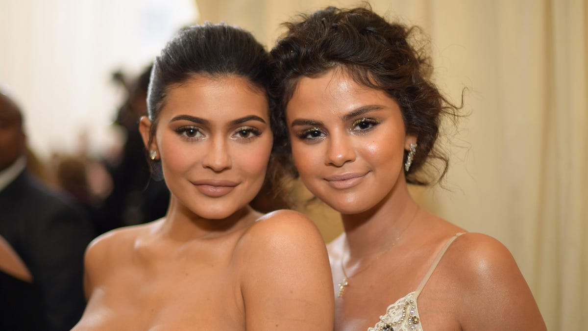 Real Porn Selena Gomez - Selena Gomez Dethrones Kylie Jenner on Instagram, Decides She's 'Too Old'  for Social Media