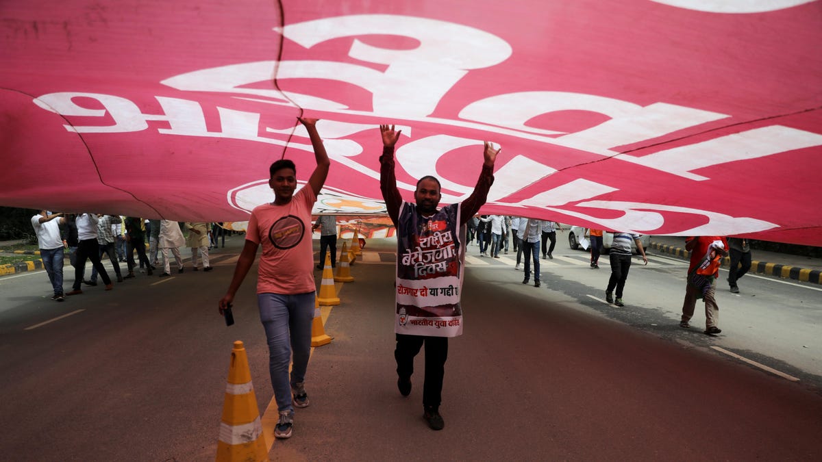 india-doesn-t-have-enough-jobs-for-its-working-age-population