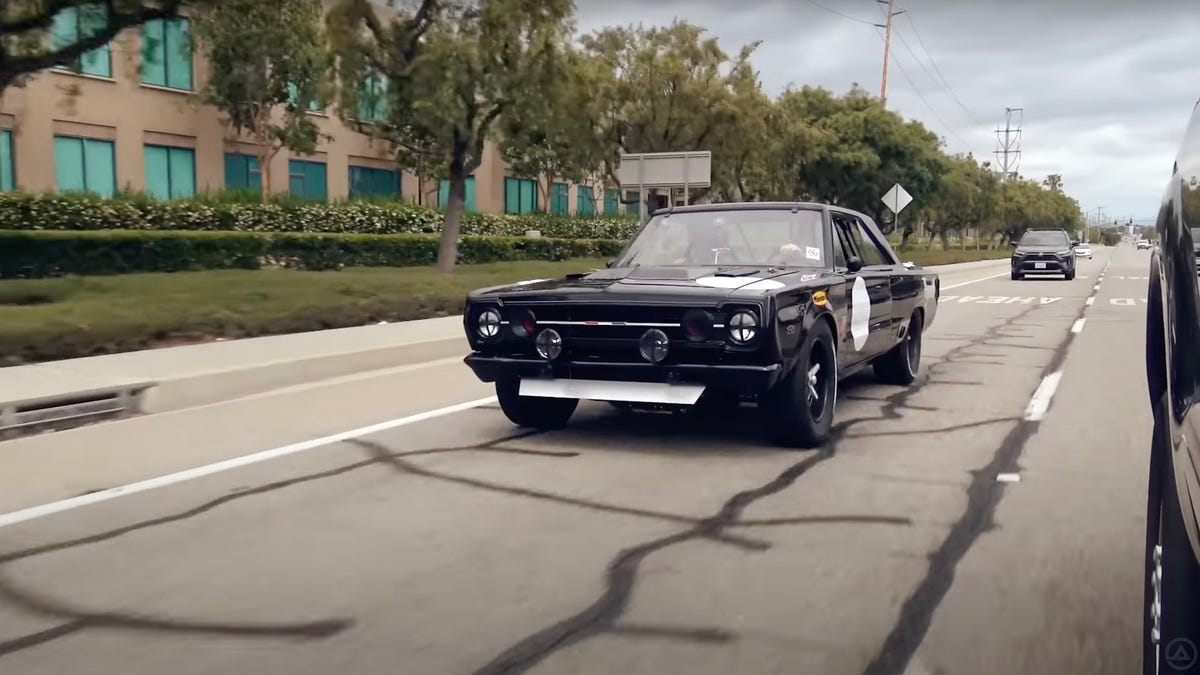 Vinracer’s Plymouth GTX Saloon Racer Is Long, Black And Mean As Hell