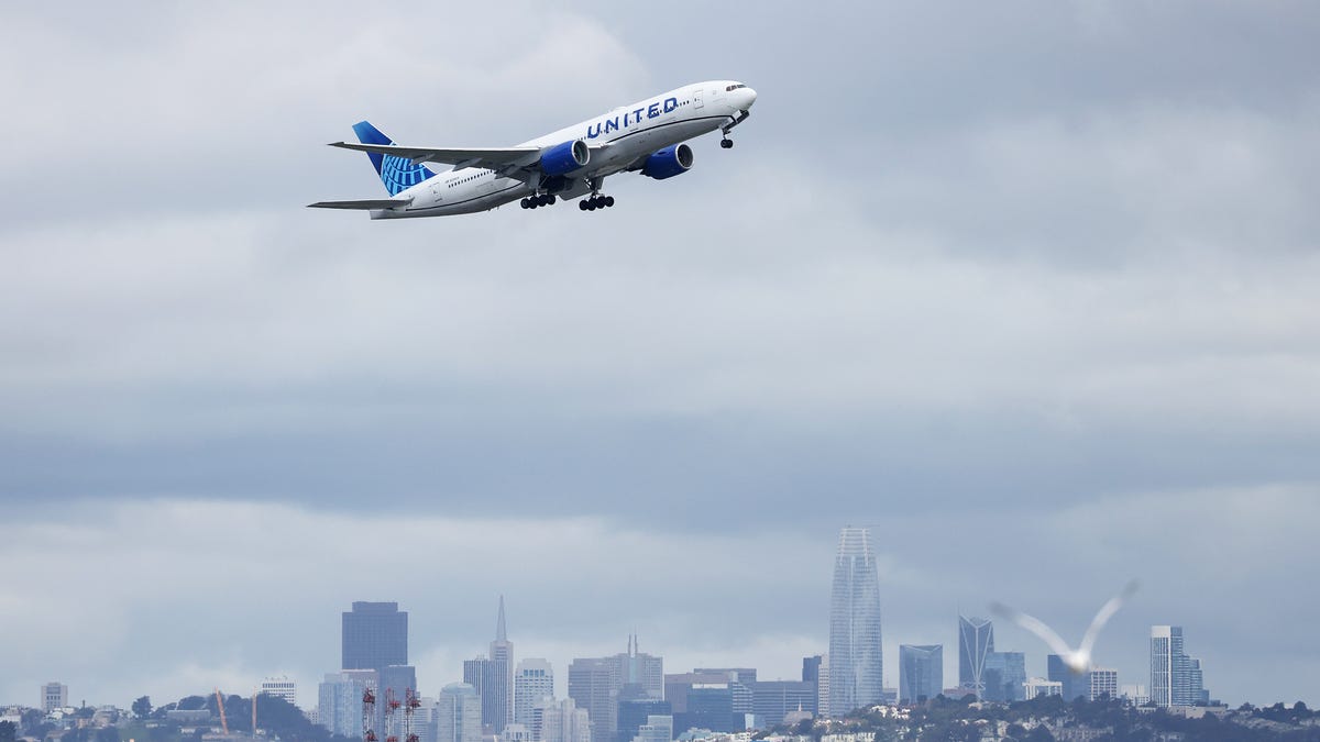 United says its airline pilots are resisting being promoted