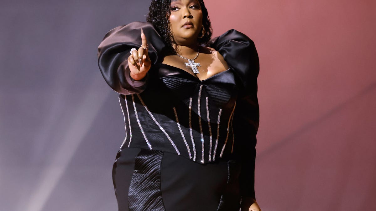 Lizzo Wows With ‘Special’ 2023 Grammys Performance, Wins Record of the Year