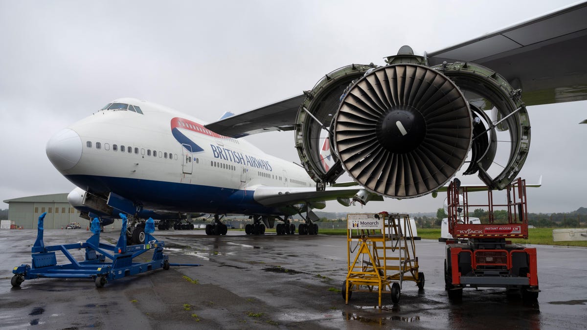 How Airlines Decide When to Replace a Plane's Jet Engines