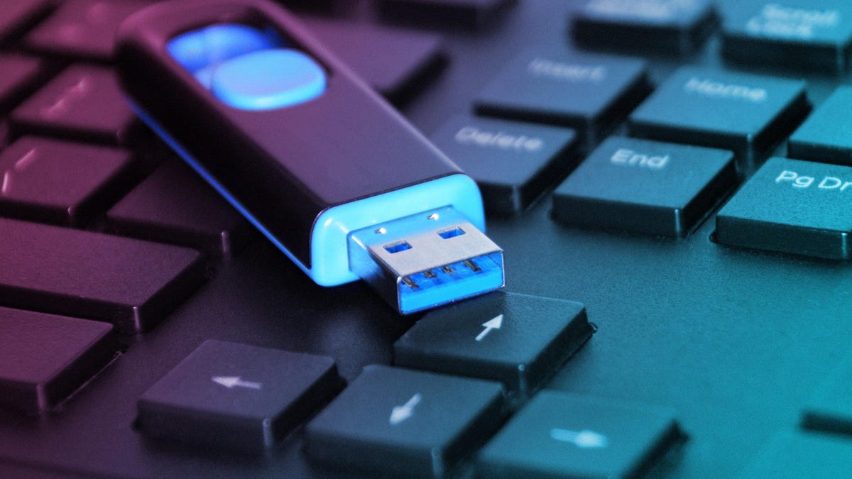 USB Stick Bombs Mailed to Ecuadorian Journalists