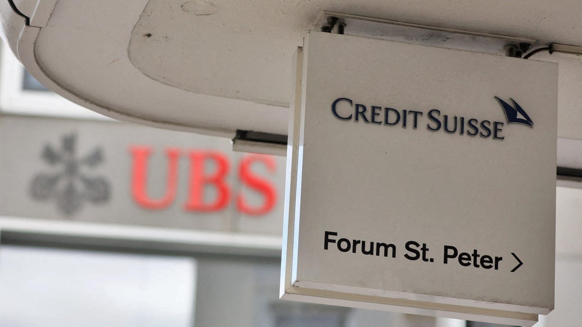 Pourquoi la Suisse enquête sur la fusion UBS-Credit Suisse