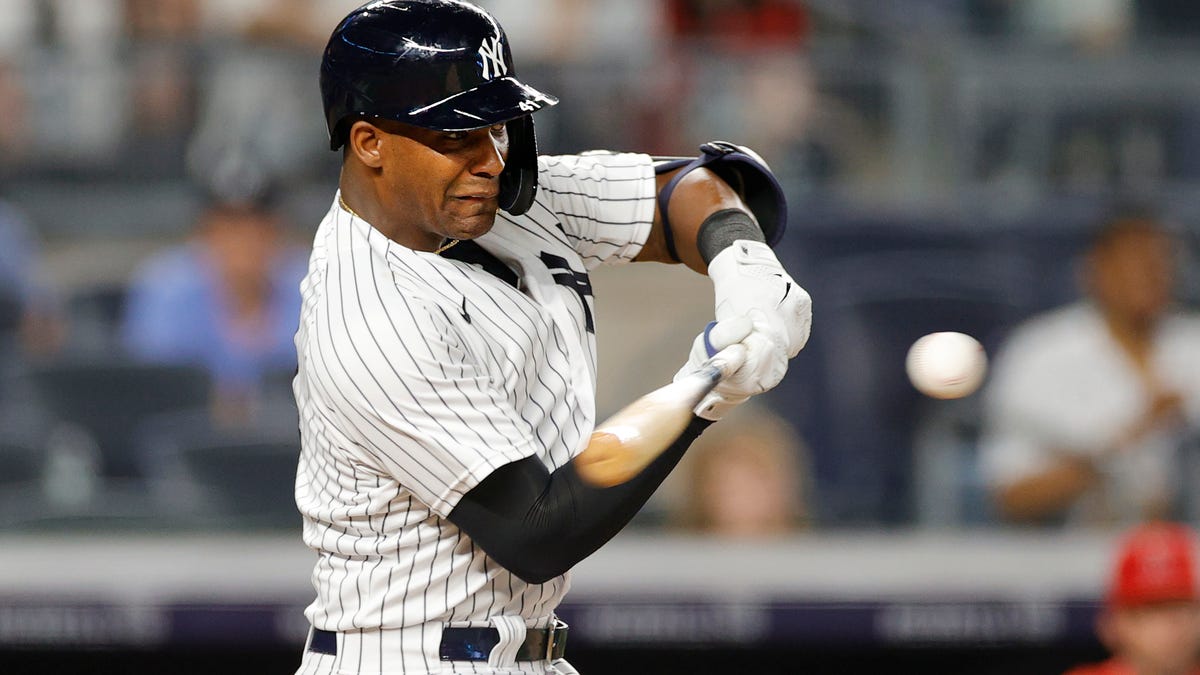 Miguel Andújar requests trade from Yankees