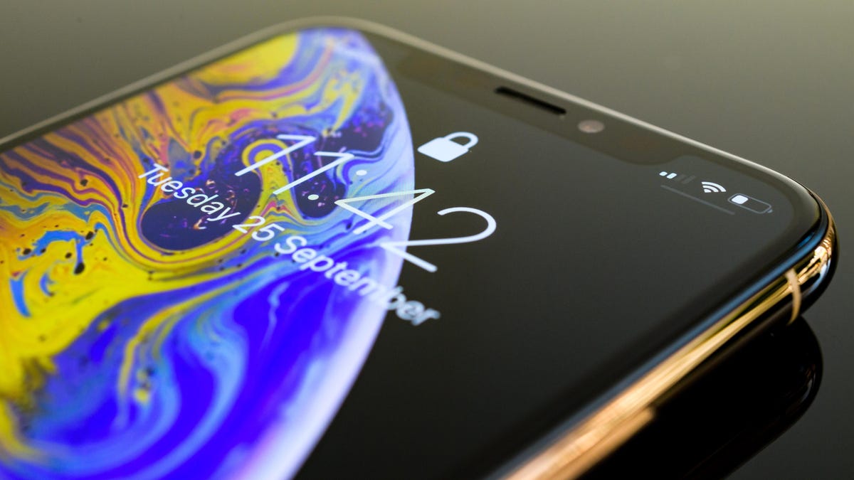 You Can Lock Your iPhone From Your Apple Watch If Someone Snatches Your Phone