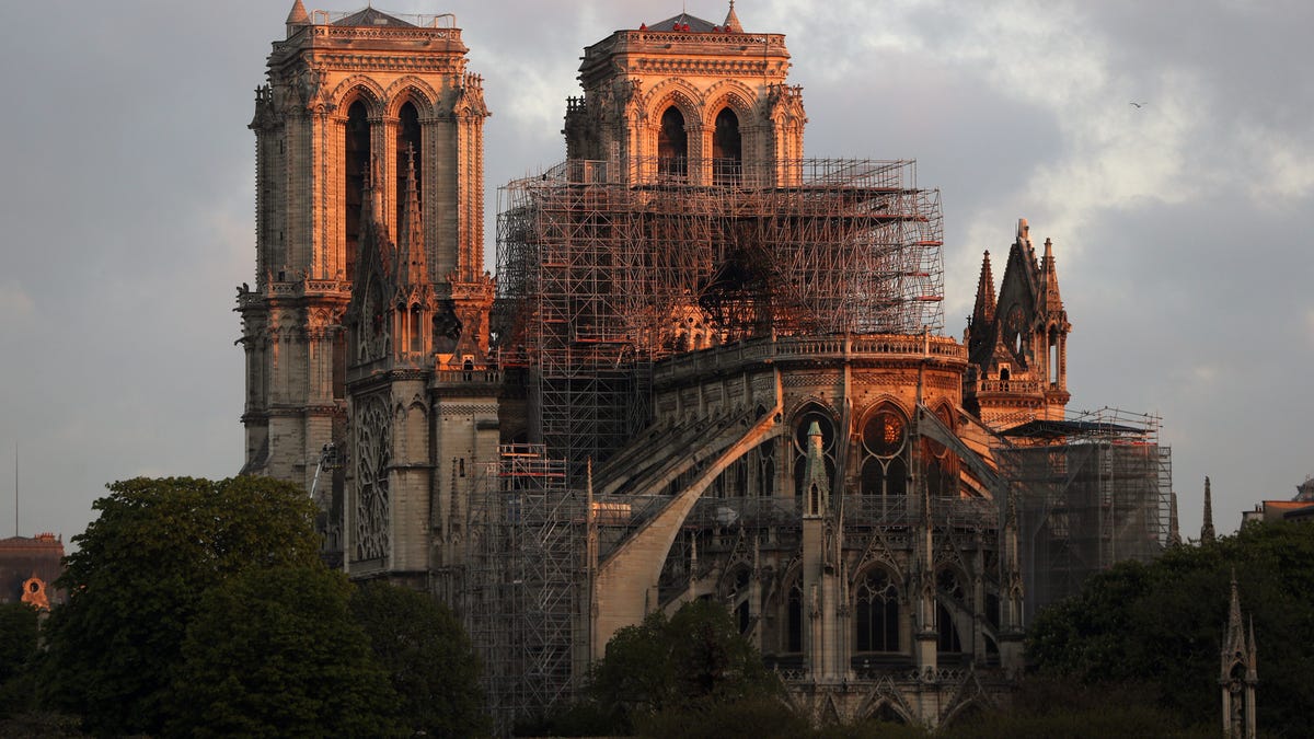 La reparación de la catedral de Notre-Dame revela históricas grapas de hierro