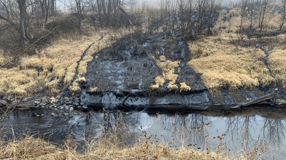 Why the Keystone Pipeline Oil Spill in Kansas Is So Hard to Clean Up