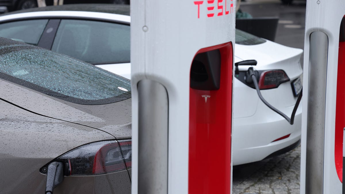 Tesla May Lastly Let Non-Tesla Homeowners Use Superchargers Quickly