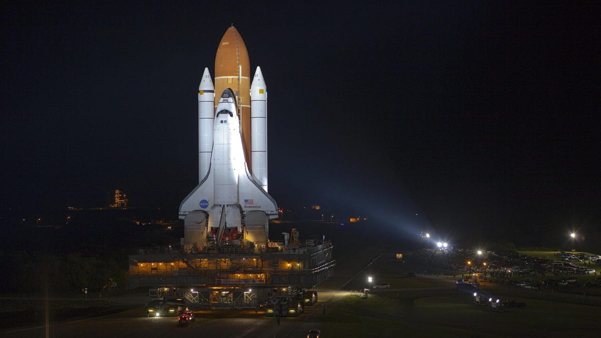 Lo space shuttle Endeavour della NASA sarà di nuovo alto