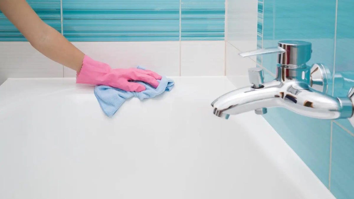 How to Clean Bathroom Mold From Tub, Tile, and Grout Corners With