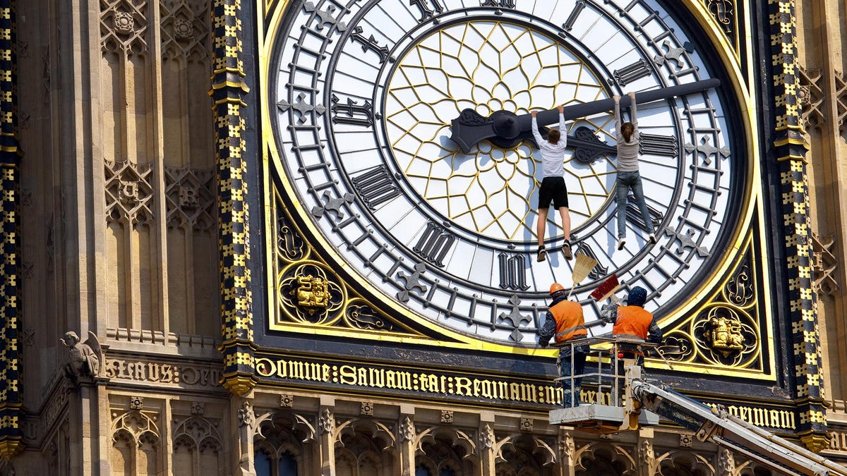 Big Ben Undergoes Routine Cleaning To Remove Hapless Tourists Dangling big-ben-undergoes-routine-cleaning-to-remove-hapless-tourists-dangling