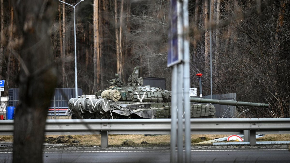 Eine Kiewer Autowerkstatt rüstet erbeutete russische Waffen für die ukrainischen Streitkräfte um