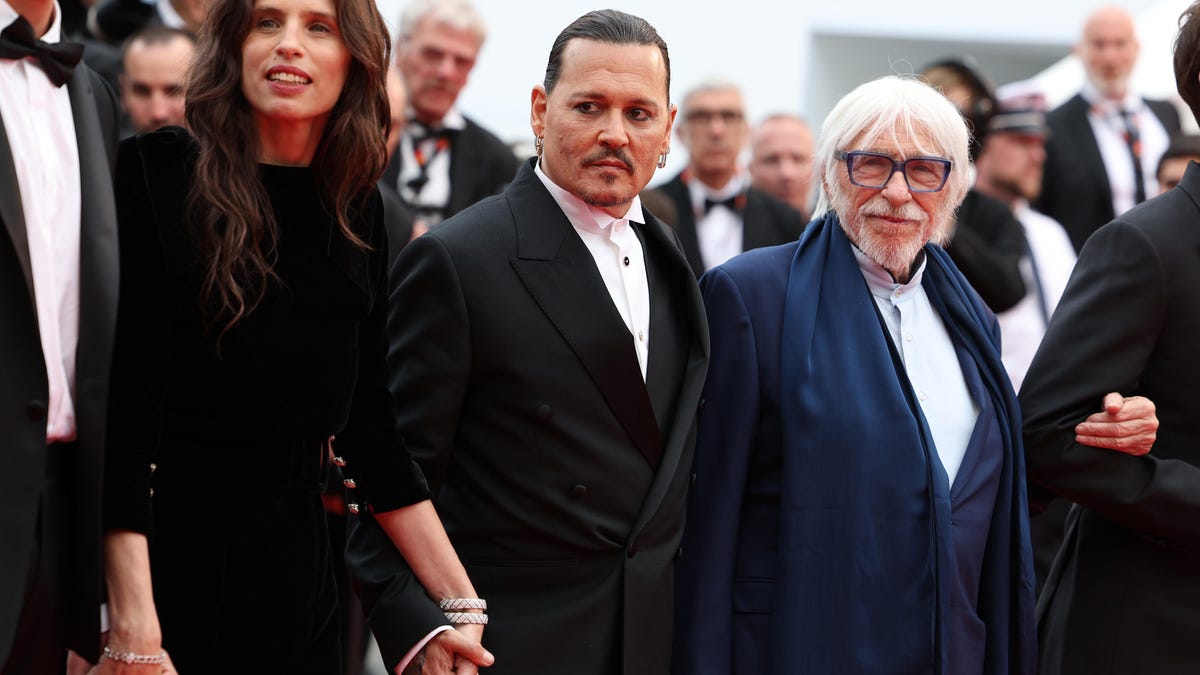 Johnny Depp llega a Cannes en el ojo de una tormenta muy fea