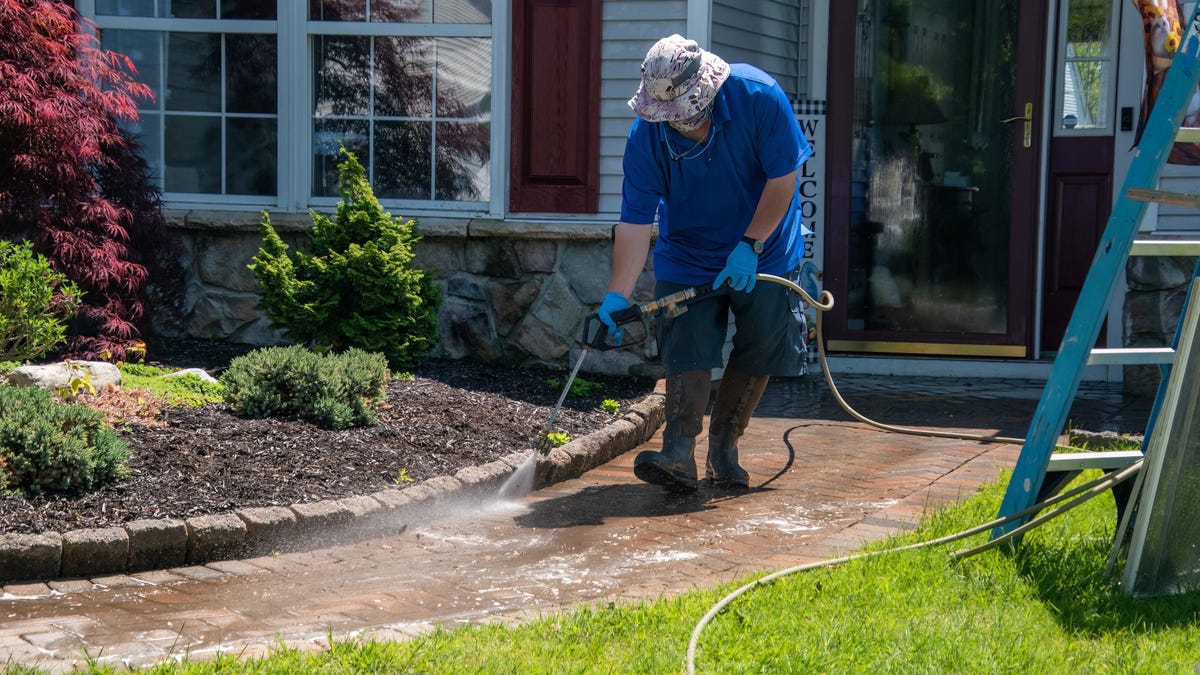 Why Fall Is the Best Time to Power Wash Outside