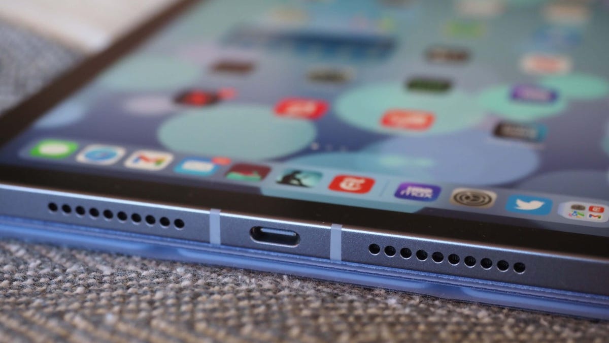 The iPhone Could Soon Ditch Lightning for USB-C – Gizmodo