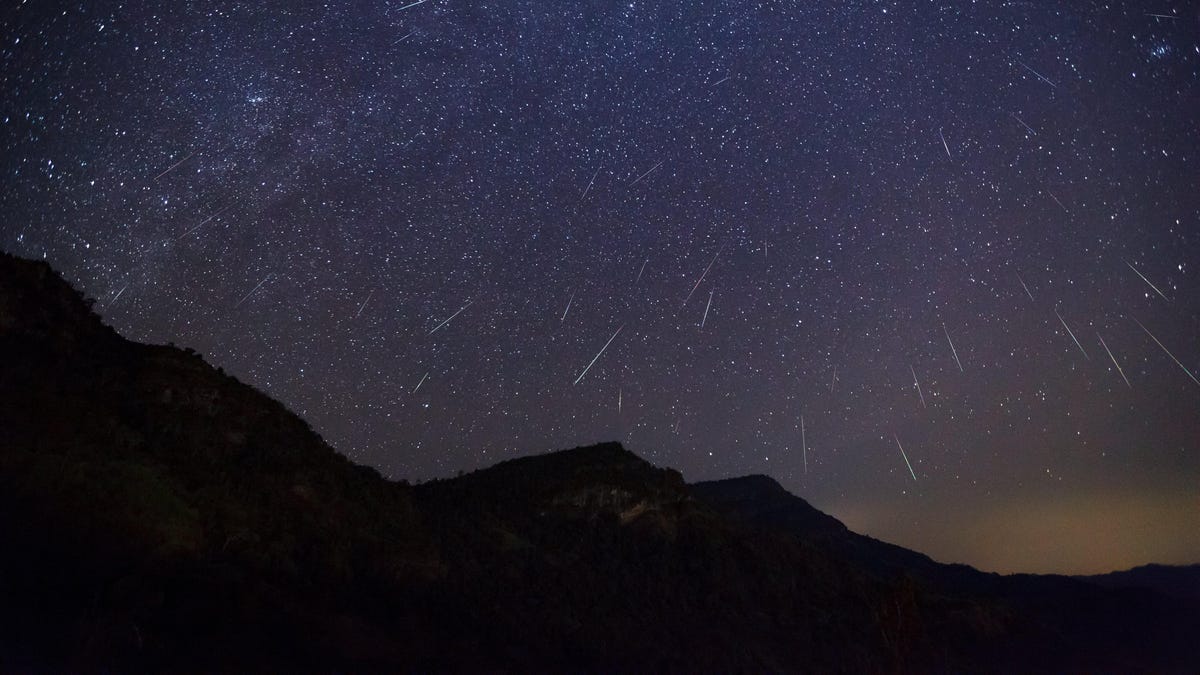When to Watch the Tau Herculid Meteor Shower - Lifehacker