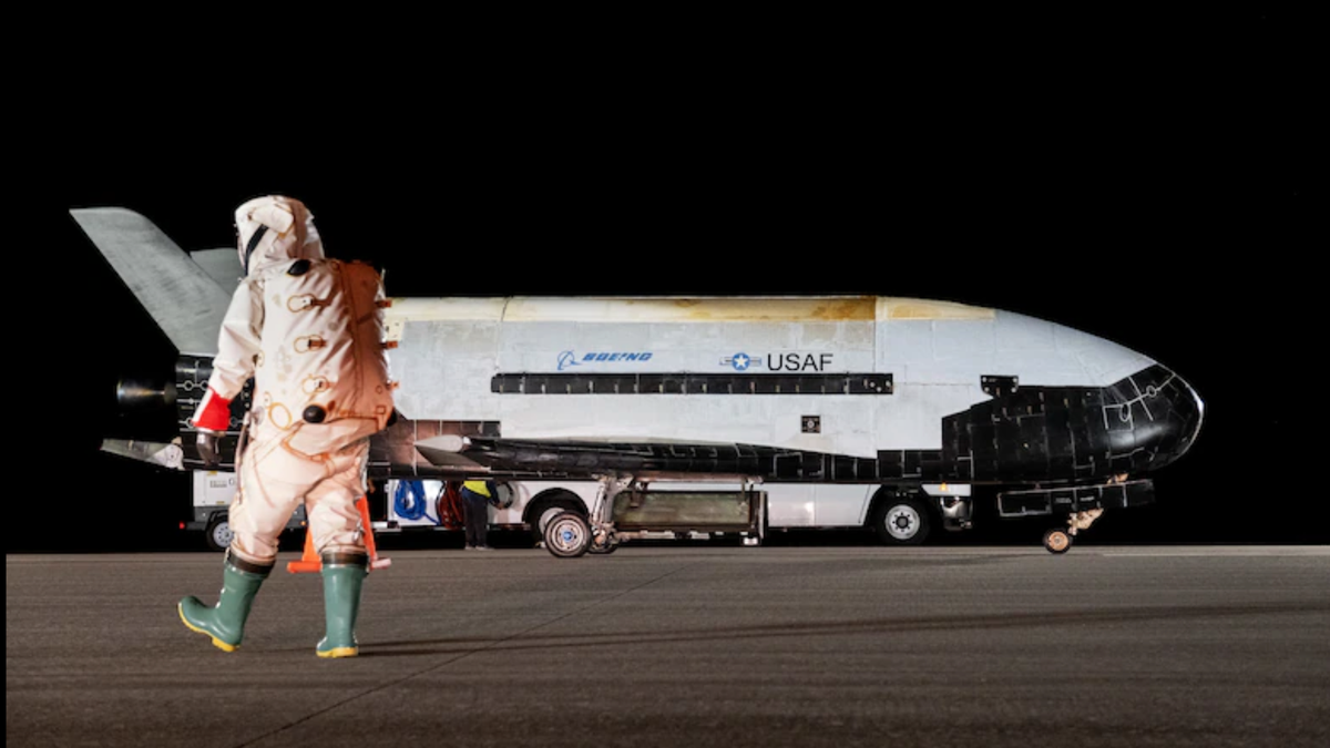 Mysterious Air Force X-37B Spaceplane Lands