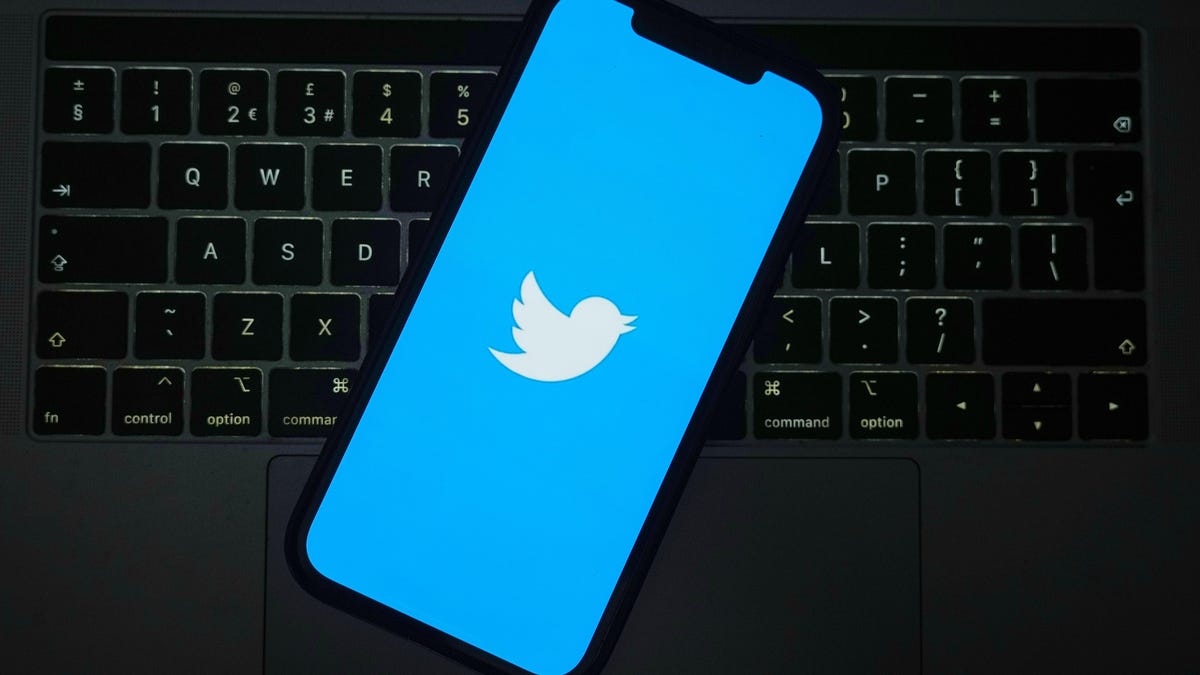 Promis entfernen nun die scheinbar obligatorischen Häkchen auf Twitter