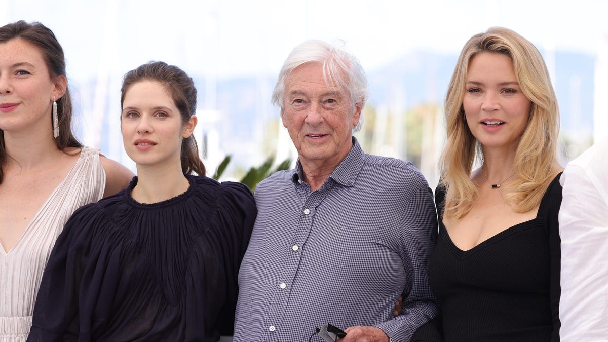 Paul Verhoeven Defends Benedettas Sex Scenes At Cannes 