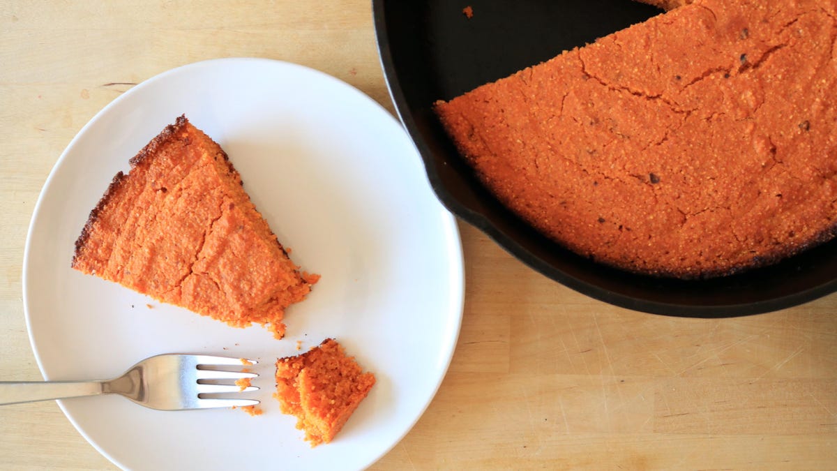 Brechen Sie die Tradition mit diesem warmen Tomatenketchup-Maisbrot