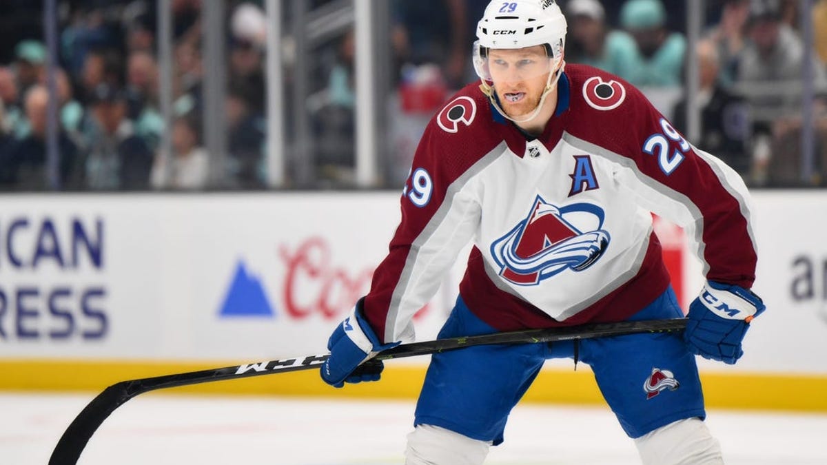 Read more about the article Oddsmakers favor Avalanche for 2024 Stanley Cup