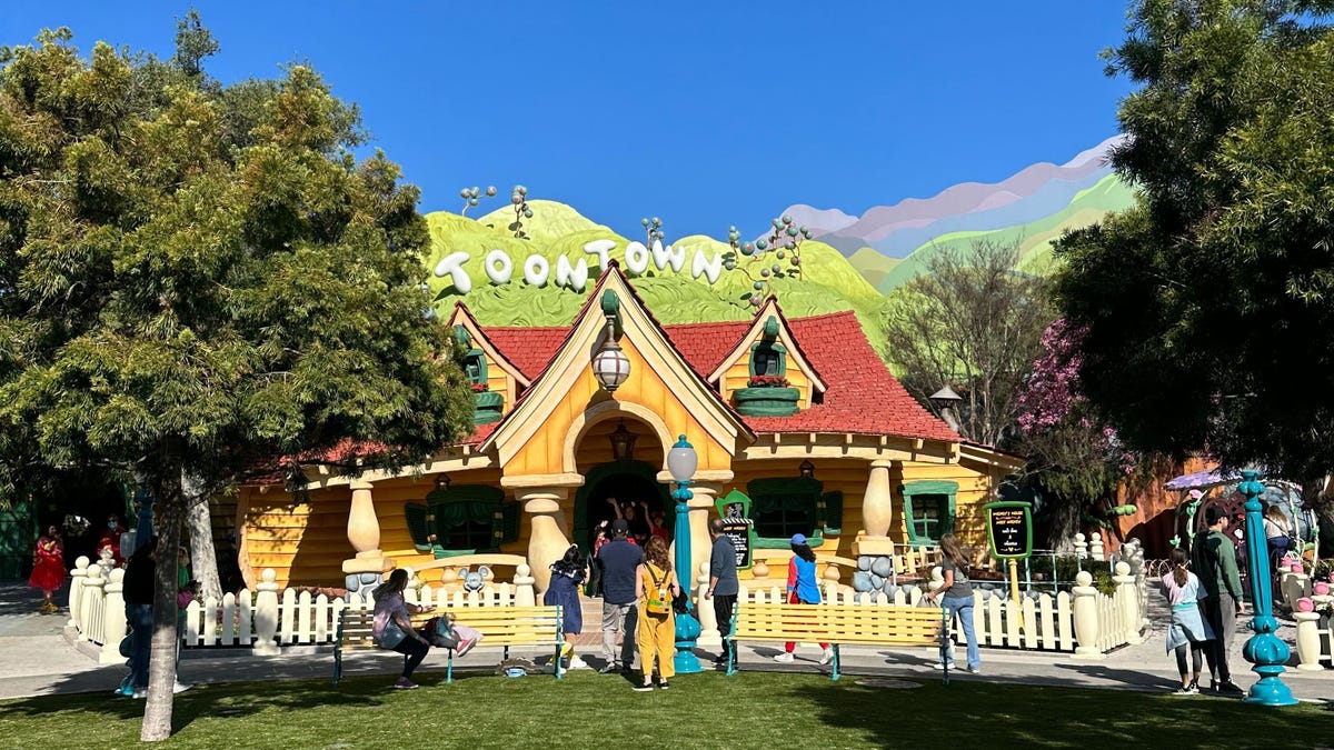 Disneyland’s New Toontown Photo Tour: Food, Merch, Rides, More