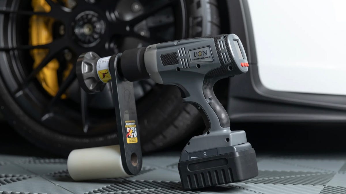 This $5,000 Electric Torque Gun Only Installs Your Porsche’s Center Lock Wheels