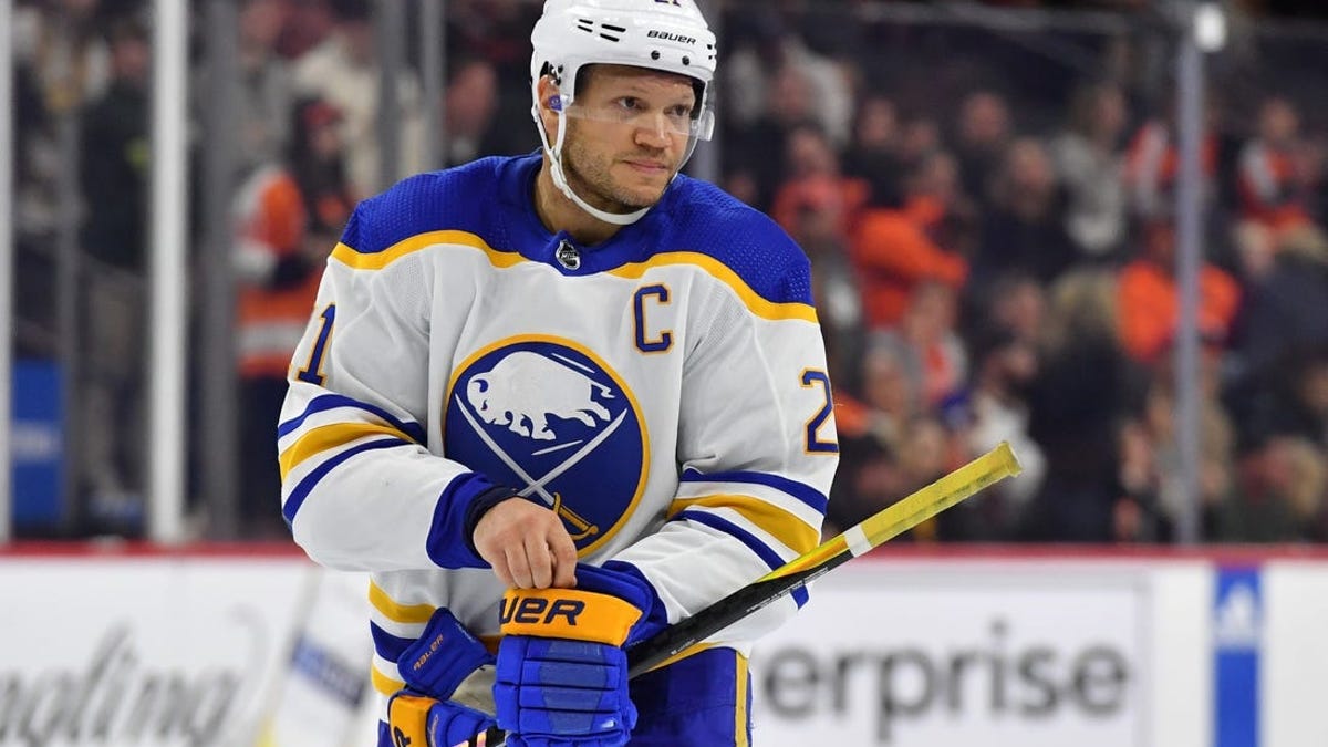 Sabers re-signs F Kyle Okposo to one year