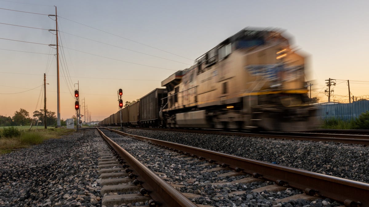 Railroads and Unions Keep away from Strike After 20-Hour Marathon Talks