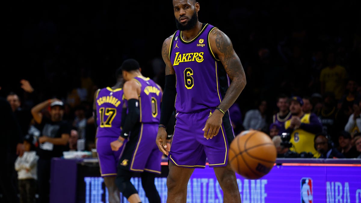With Anthony Davis injured, the Lakers can’t afford to wait any longer to make a..