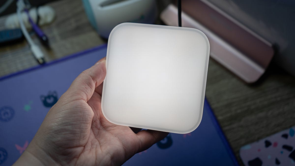 Logitech’s Litra Glow Makes YouTube-Level Lighting As Simple As It Gets – Gizmodo