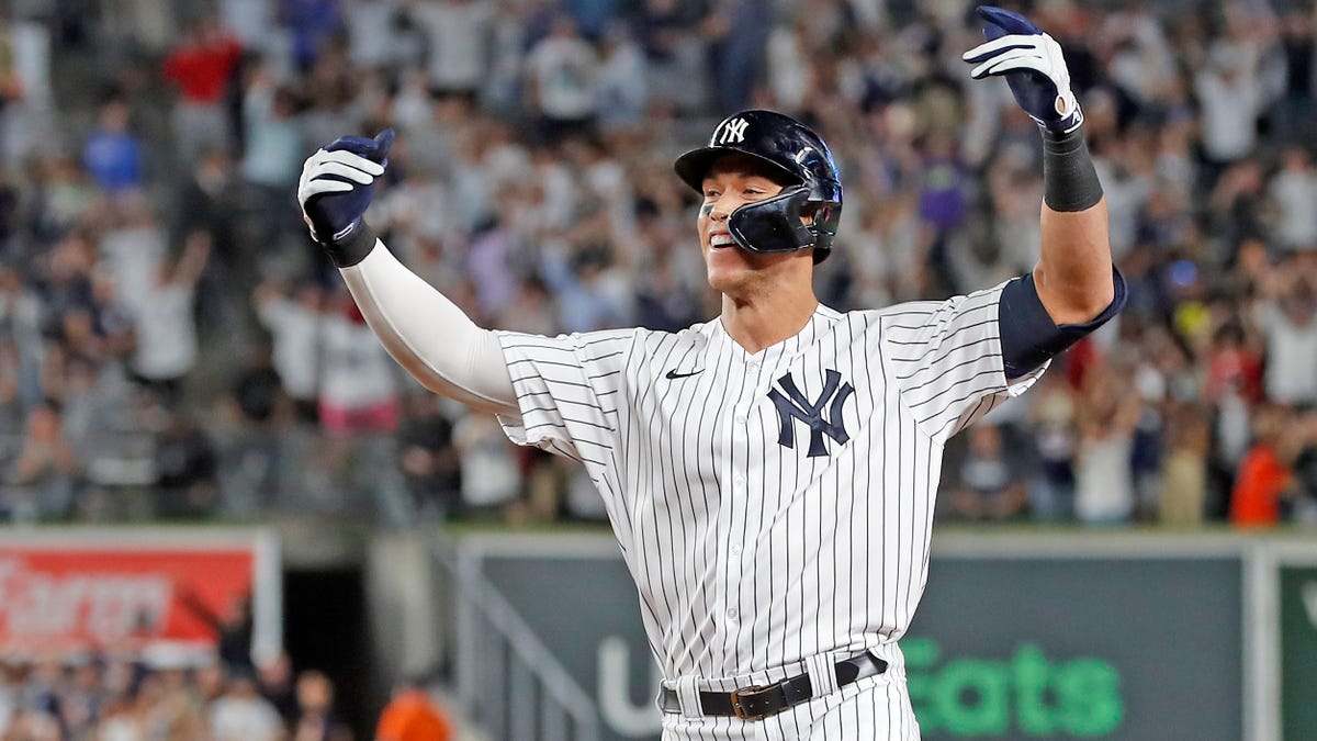 Yankees score four in ninth to walk-off Astros