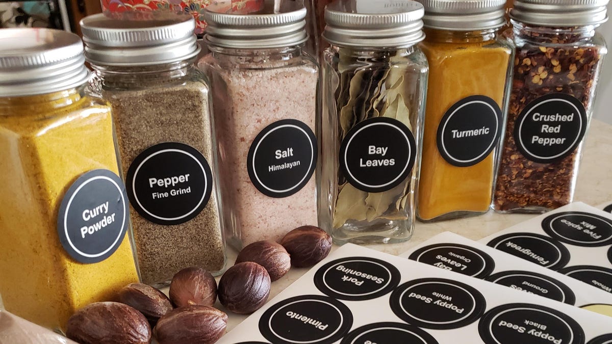 Use These Free Printable Spice Jar Labels to Keep Your Kitchen Organized