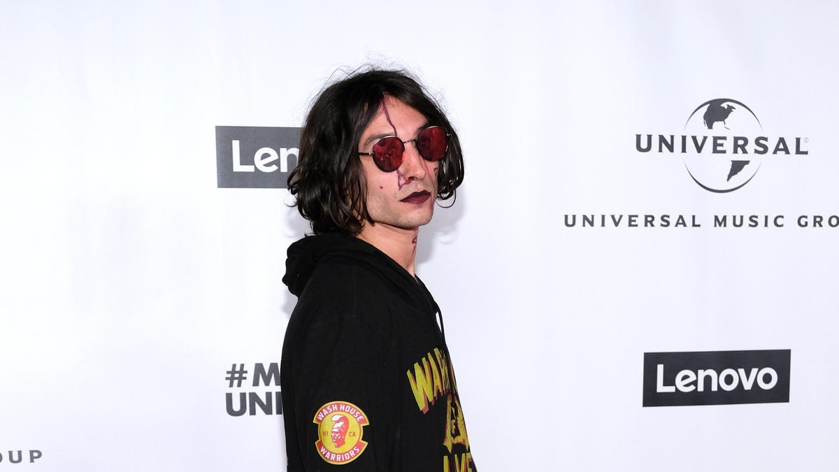 Warner Bros. is apparently in too deep on The Flash to even consider recasting Ezra Miller - The A.V. Club