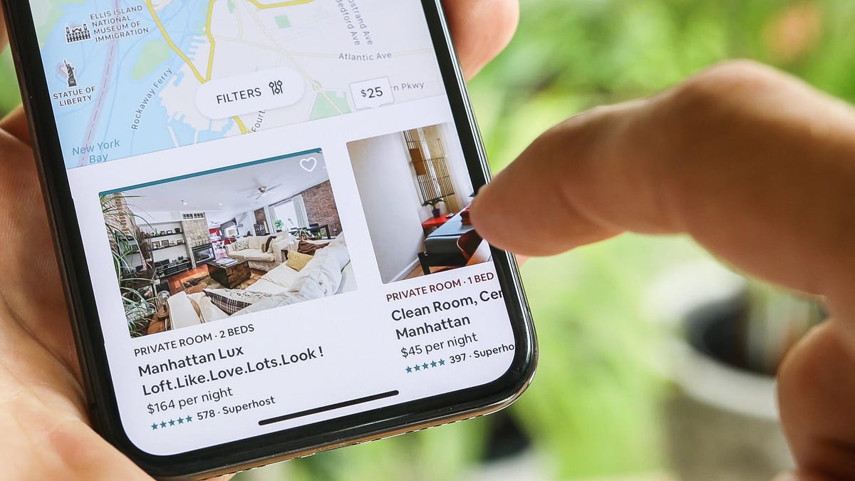 Why Airbnb Isn't Worth All Those Fees, According to Reddit thumbnail